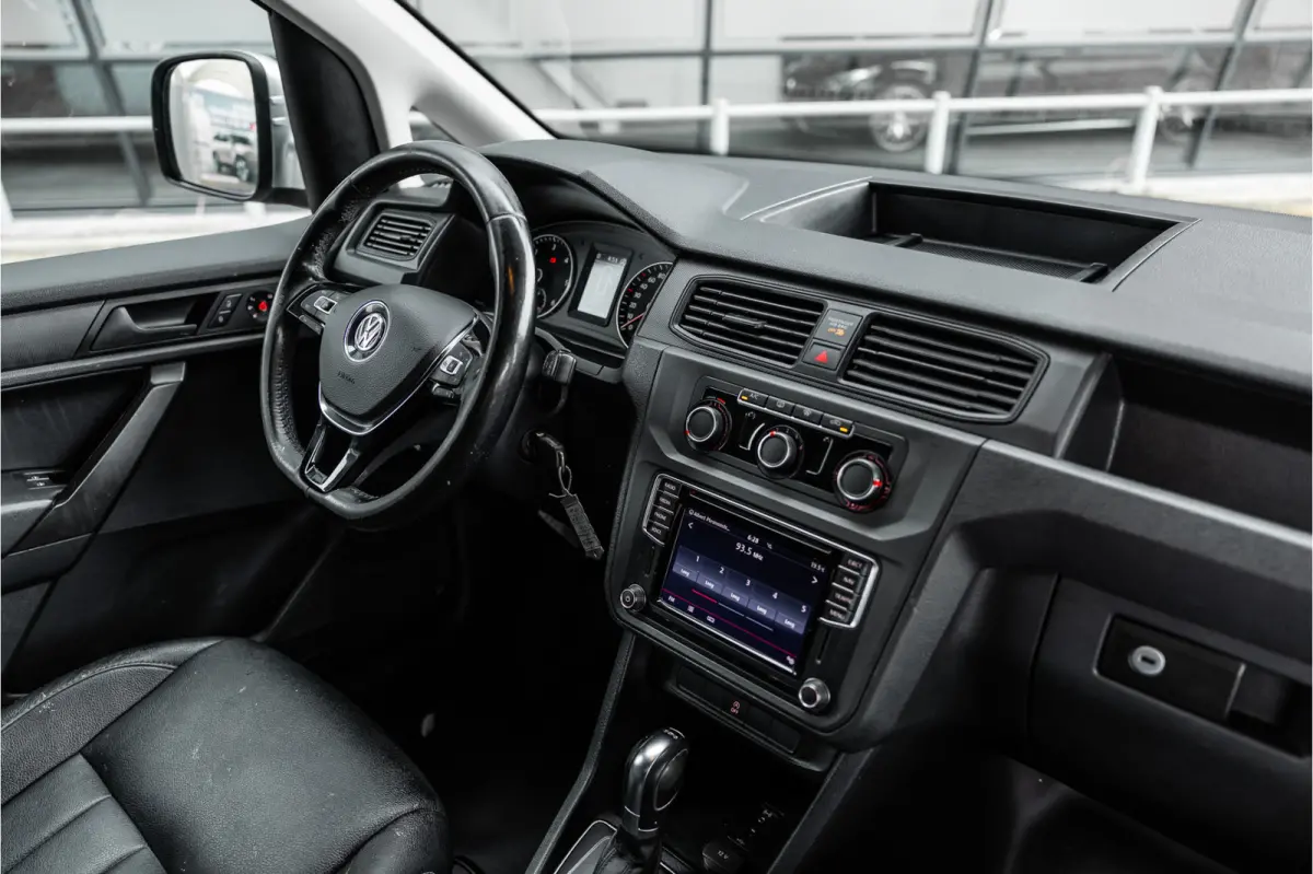 2.0 TDI DSG Highline | CarPlay | Navigatie | MF Stuur | Trekhaak | Lederen bekleding | Airco | Stoelverwarming | PDC | Nieuwe APK