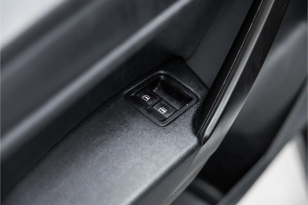 2.0 TDI DSG Highline | CarPlay | Navigatie | MF Stuur | Trekhaak | Lederen bekleding | Airco | Stoelverwarming | PDC | Nieuwe APK