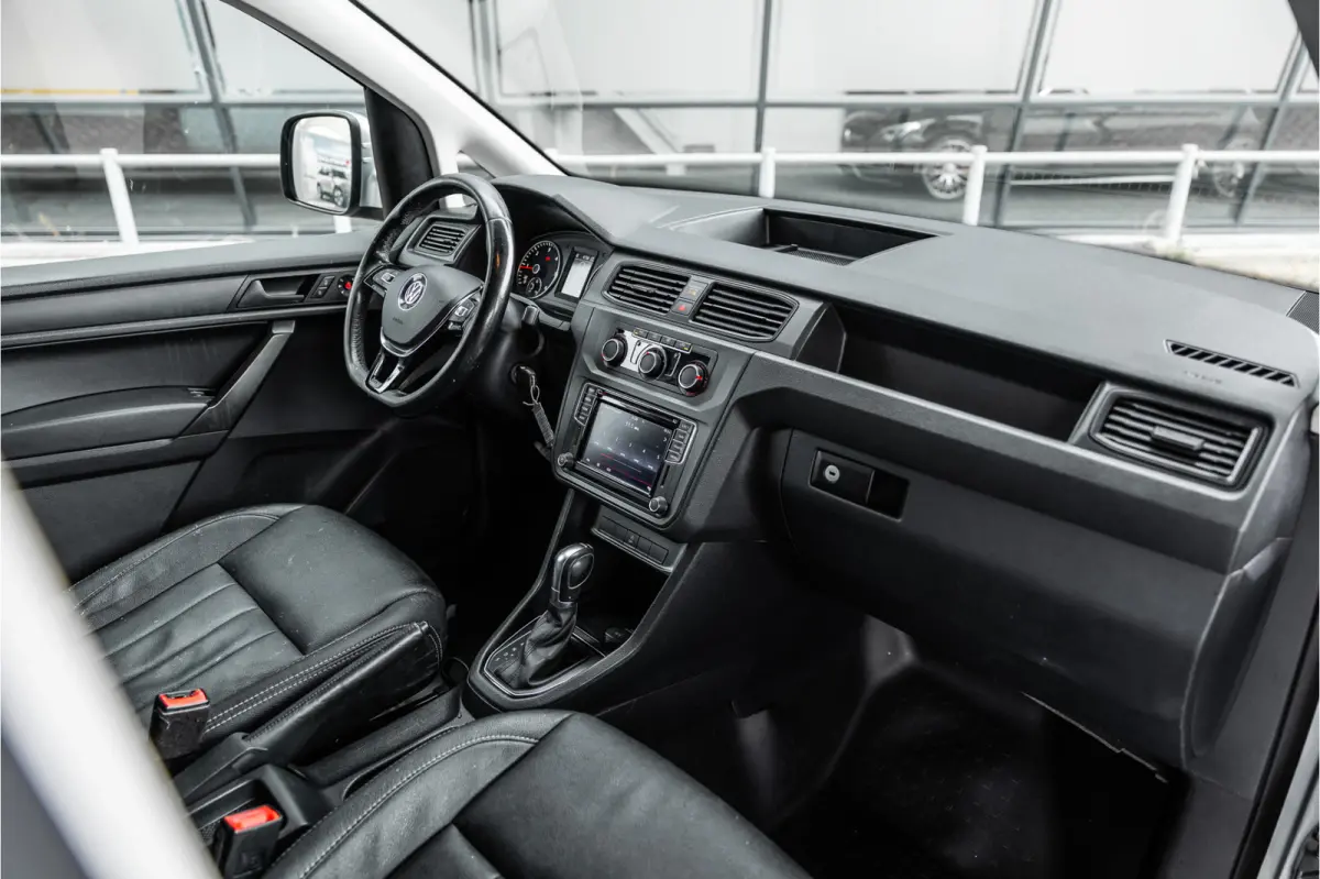 2.0 TDI DSG Highline | CarPlay | Navigatie | MF Stuur | Trekhaak | Lederen bekleding | Airco | Stoelverwarming | PDC | Nieuwe APK