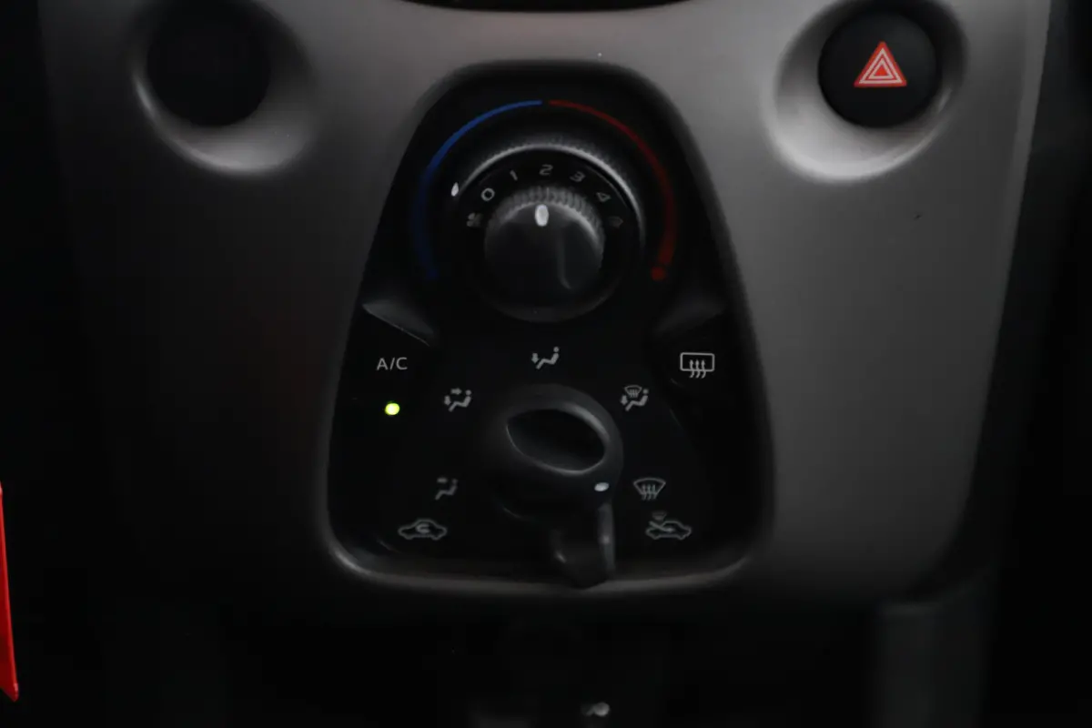 1.0 e-VTi Active Navigatie Achteruitrijcamera Bluetooth Airco Radio