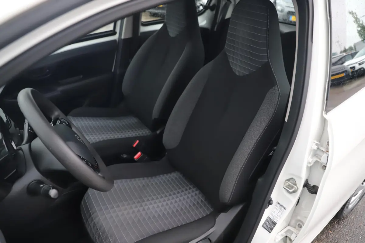 1.0 e-VTi Active Navigatie Achteruitrijcamera Bluetooth Airco Radio