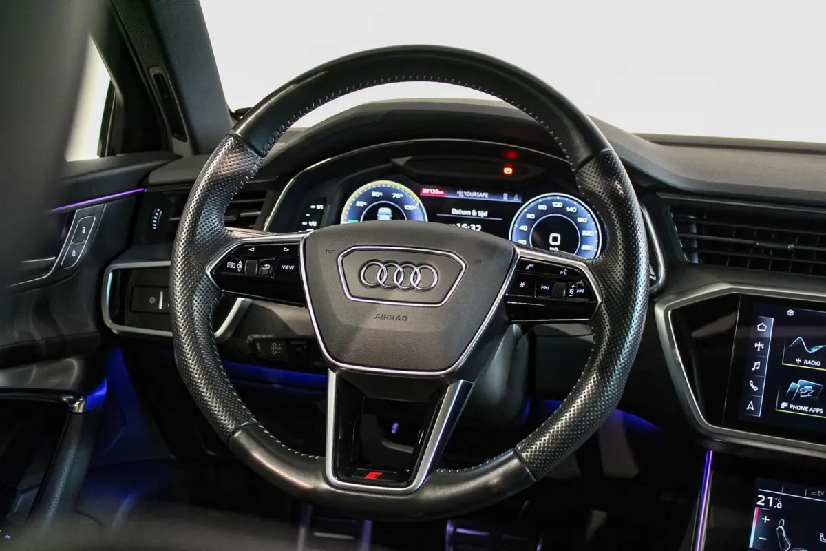 55 TFSI e quattro Competition PANO | TREKH
