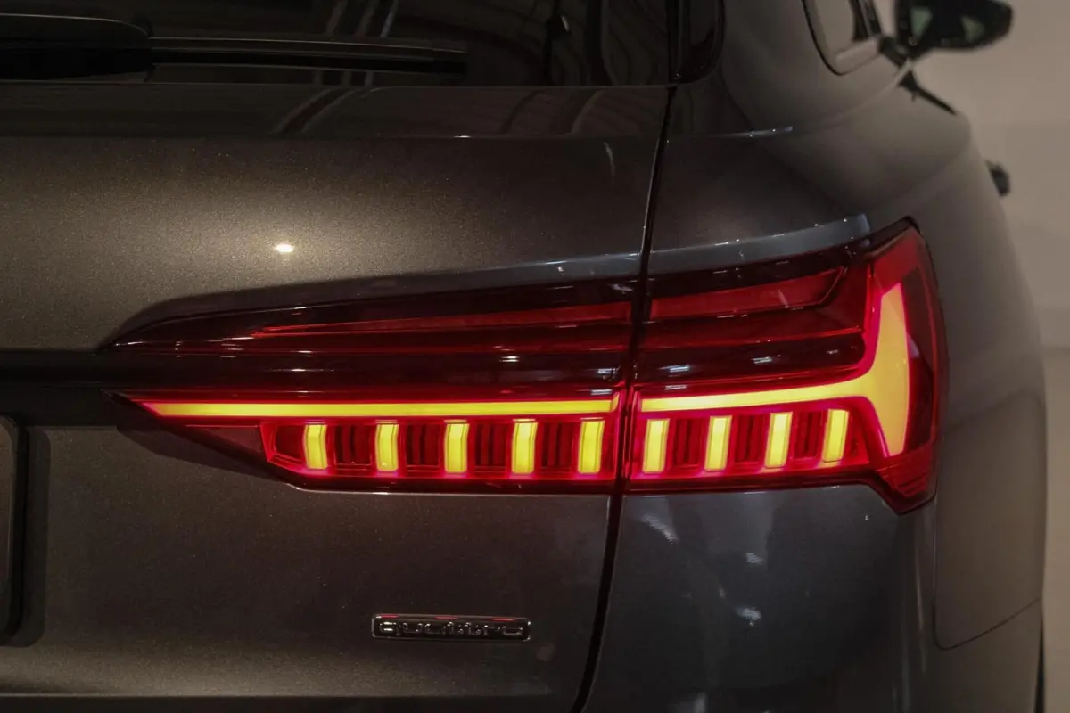 55 TFSI e quattro Competition PANO | TREKH