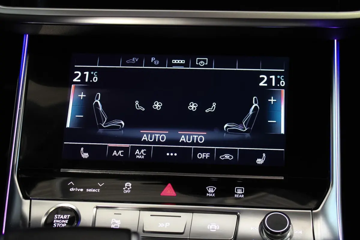 55 TFSI e quattro Competition PANO | TREKH