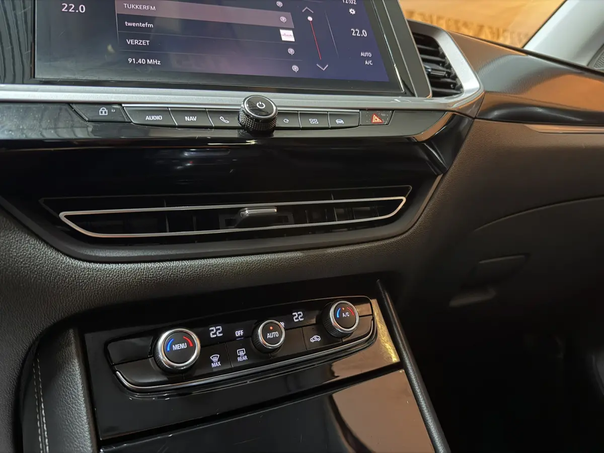 1.6 Turbo Plug-In Hybrid GS Line 224PK Bi-Color|ACC Autopilot|360°|Stoel+Stuurverwarming|Dodehoek|LED|Navi|Rijklaar