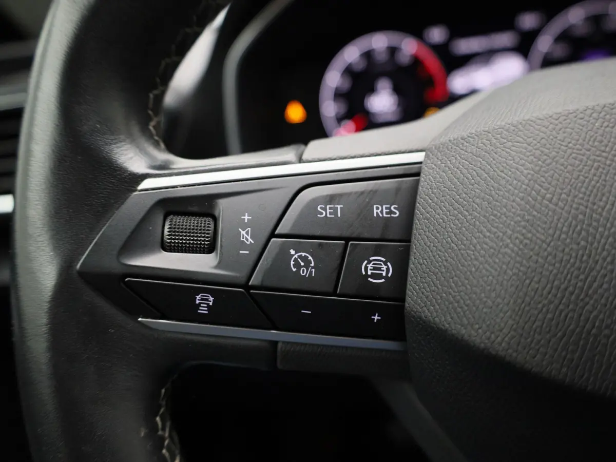 1.5 TSI Style Business Intense | Apple Carplay / Android Auto | Climate Control | Parkeersensoren | Achteruitrijcamera | Trekhaak |