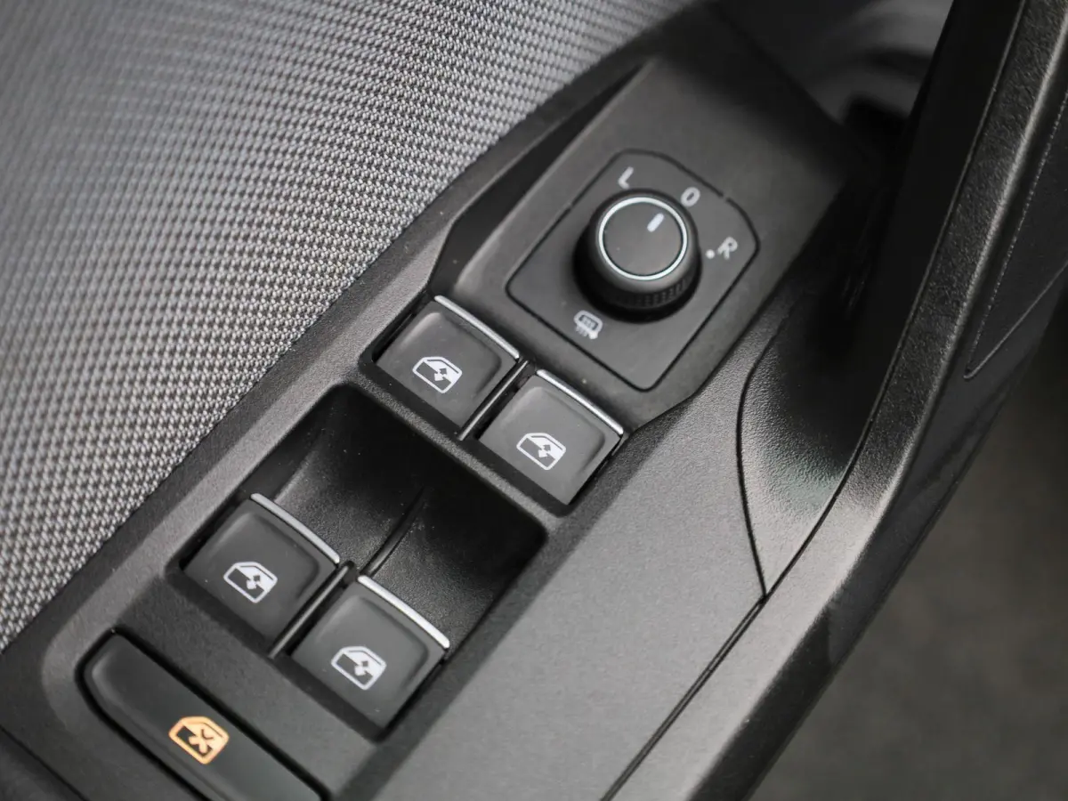 1.5 TSI Style Business Intense | Apple Carplay / Android Auto | Climate Control | Parkeersensoren | Achteruitrijcamera | Trekhaak |