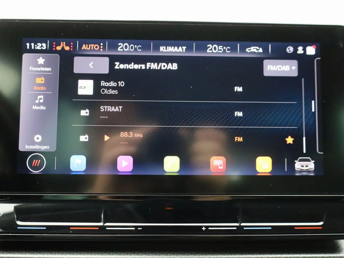 1.5 TSI Style Business Intense | Apple Carplay / Android Auto | Climate Control | Parkeersensoren | Achteruitrijcamera | Trekhaak |
