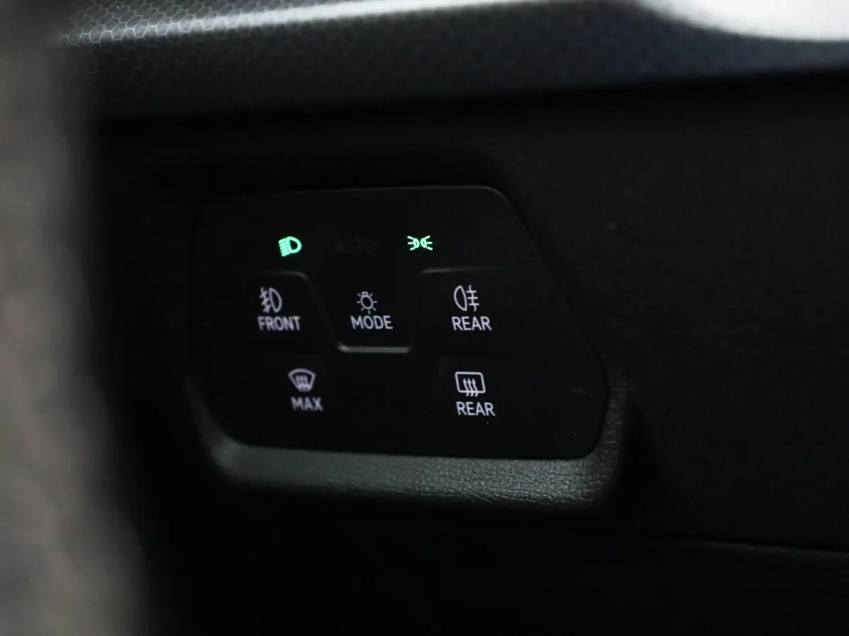 1.5 TSI Style Business Intense | Apple Carplay / Android Auto | Climate Control | Parkeersensoren | Achteruitrijcamera | Trekhaak |