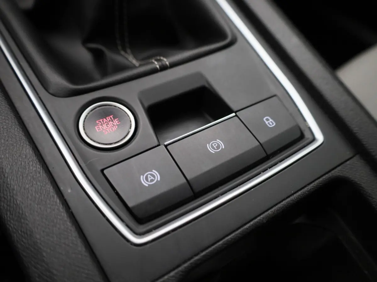 1.5 TSI Style Business Intense | Apple Carplay / Android Auto | Climate Control | Parkeersensoren | Achteruitrijcamera | Trekhaak |