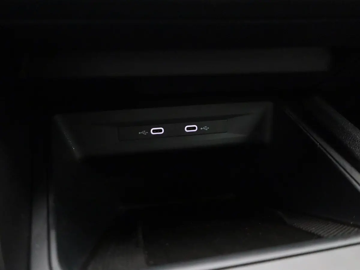 1.5 TSI Style Business Intense | Apple Carplay / Android Auto | Climate Control | Parkeersensoren | Achteruitrijcamera | Trekhaak |