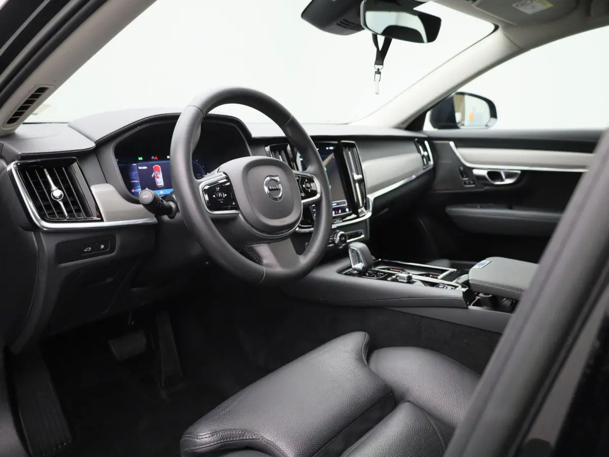 T6 PHEV Plus Dark Aut. | Apple Carplay / Android Auto | Stoelverwarming | Harman / Kardon | Stuurverwarming | Parkeersensoren | Achteruitrijcamera |