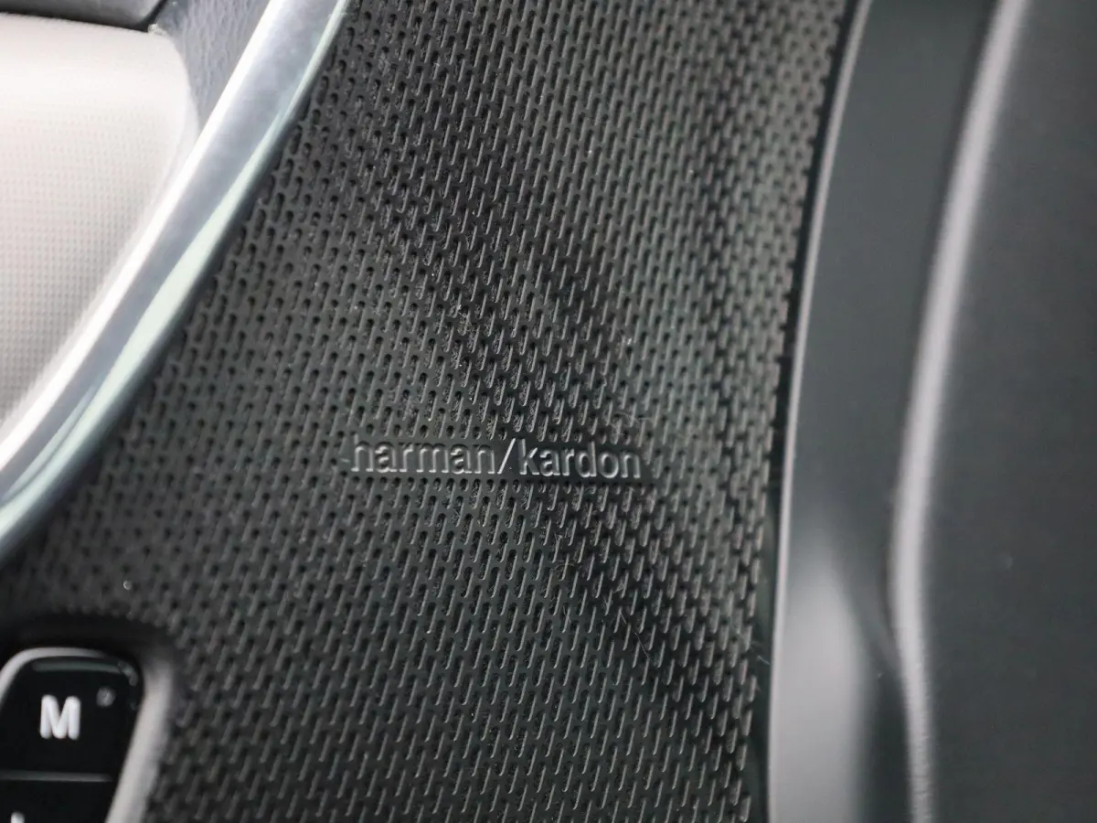 T6 PHEV Plus Dark Aut. | Apple Carplay / Android Auto | Stoelverwarming | Harman / Kardon | Stuurverwarming | Parkeersensoren | Achteruitrijcamera |