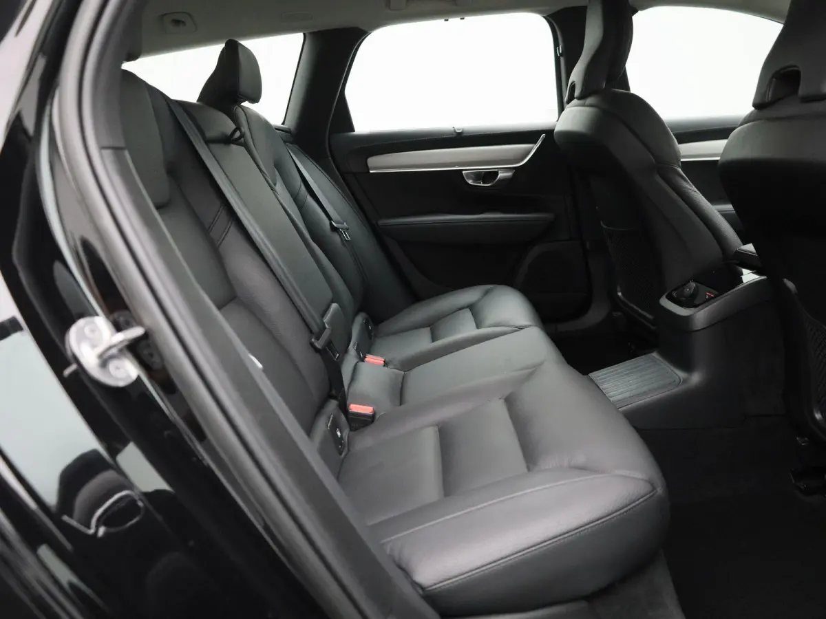 T6 PHEV Plus Dark Aut. | Apple Carplay / Android Auto | Stoelverwarming | Harman / Kardon | Stuurverwarming | Parkeersensoren | Achteruitrijcamera |