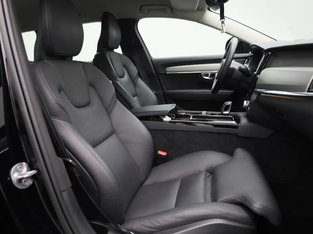 T6 PHEV Plus Dark Aut. | Apple Carplay / Android Auto | Stoelverwarming | Harman / Kardon | Stuurverwarming | Parkeersensoren | Achteruitrijcamera |