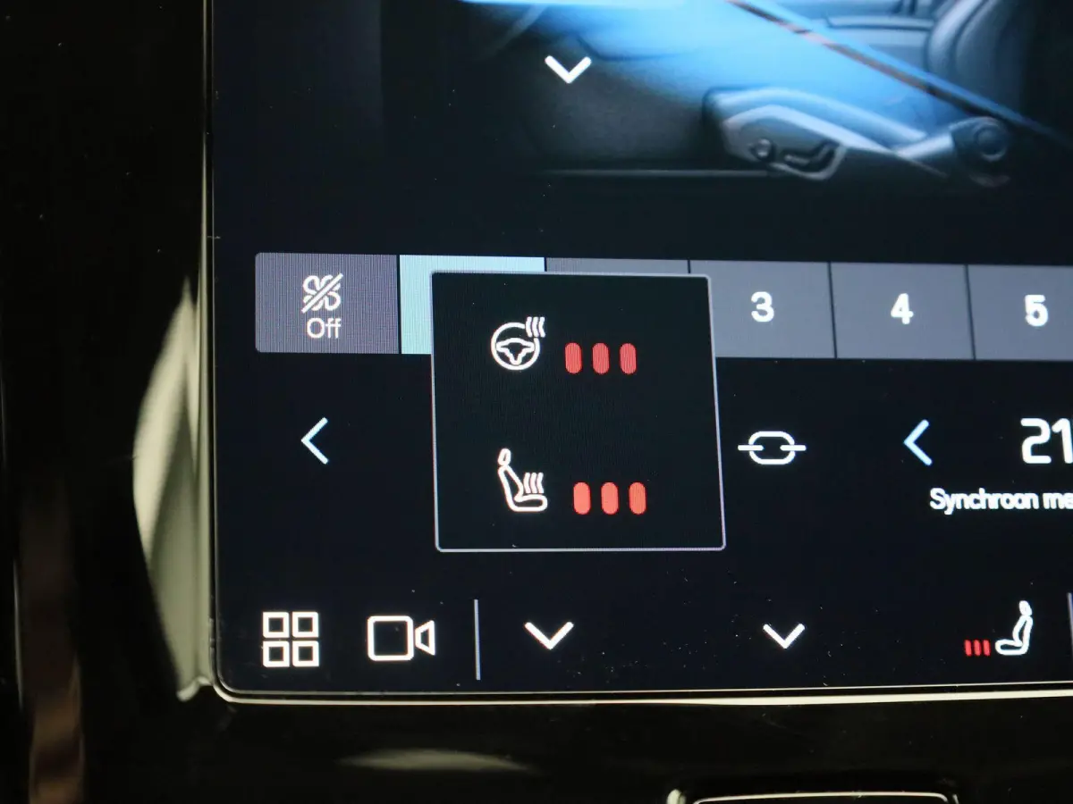 T6 PHEV Plus Dark Aut. | Apple Carplay / Android Auto | Stoelverwarming | Harman / Kardon | Stuurverwarming | Parkeersensoren | Achteruitrijcamera |