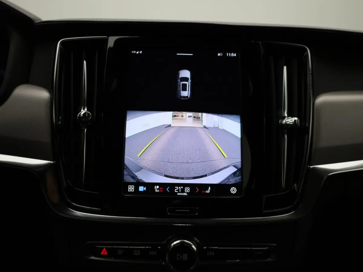 T6 PHEV Plus Dark Aut. | Apple Carplay / Android Auto | Stoelverwarming | Harman / Kardon | Stuurverwarming | Parkeersensoren | Achteruitrijcamera |