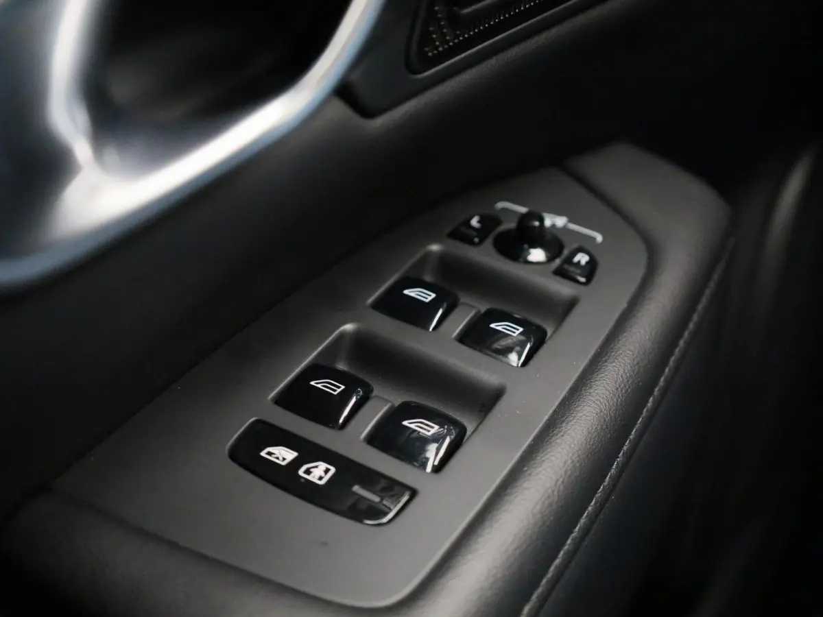 T6 PHEV Plus Dark Aut. | Apple Carplay / Android Auto | Stoelverwarming | Harman / Kardon | Stuurverwarming | Parkeersensoren | Achteruitrijcamera |