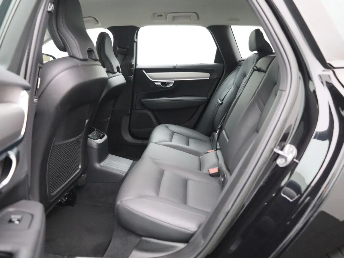 T6 PHEV Plus Dark Aut. | Apple Carplay / Android Auto | Stoelverwarming | Harman / Kardon | Stuurverwarming | Parkeersensoren | Achteruitrijcamera |