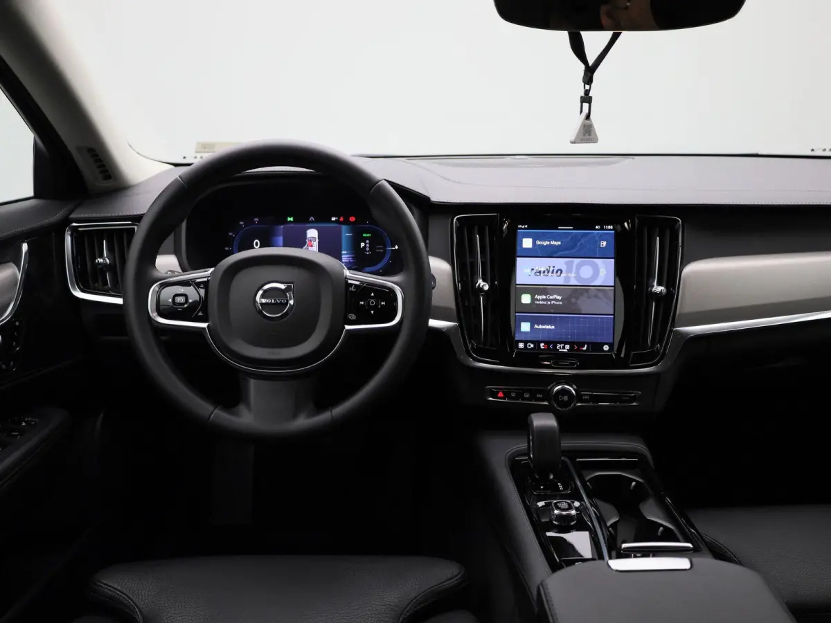 T6 PHEV Plus Dark Aut. | Apple Carplay / Android Auto | Stoelverwarming | Harman / Kardon | Stuurverwarming | Parkeersensoren | Achteruitrijcamera |