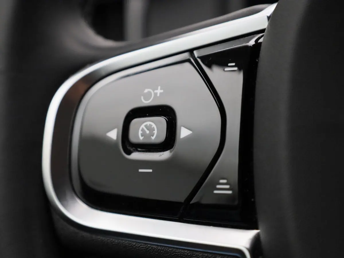 T6 PHEV Plus Dark Aut. | Apple Carplay / Android Auto | Stoelverwarming | Harman / Kardon | Stuurverwarming | Parkeersensoren | Achteruitrijcamera |