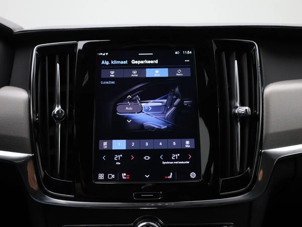 T6 PHEV Plus Dark Aut. | Apple Carplay / Android Auto | Stoelverwarming | Harman / Kardon | Stuurverwarming | Parkeersensoren | Achteruitrijcamera |