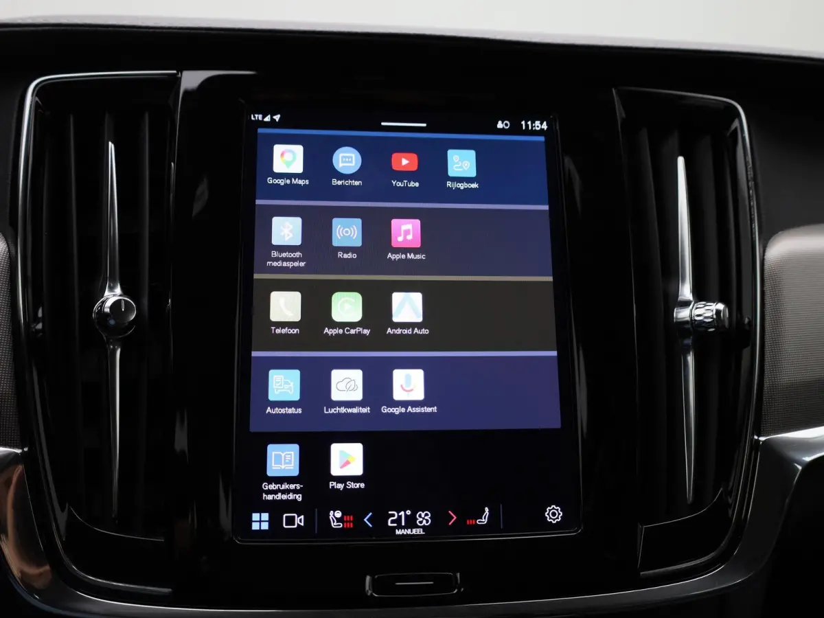 T6 PHEV Plus Dark Aut. | Apple Carplay / Android Auto | Stoelverwarming | Harman / Kardon | Stuurverwarming | Parkeersensoren | Achteruitrijcamera |