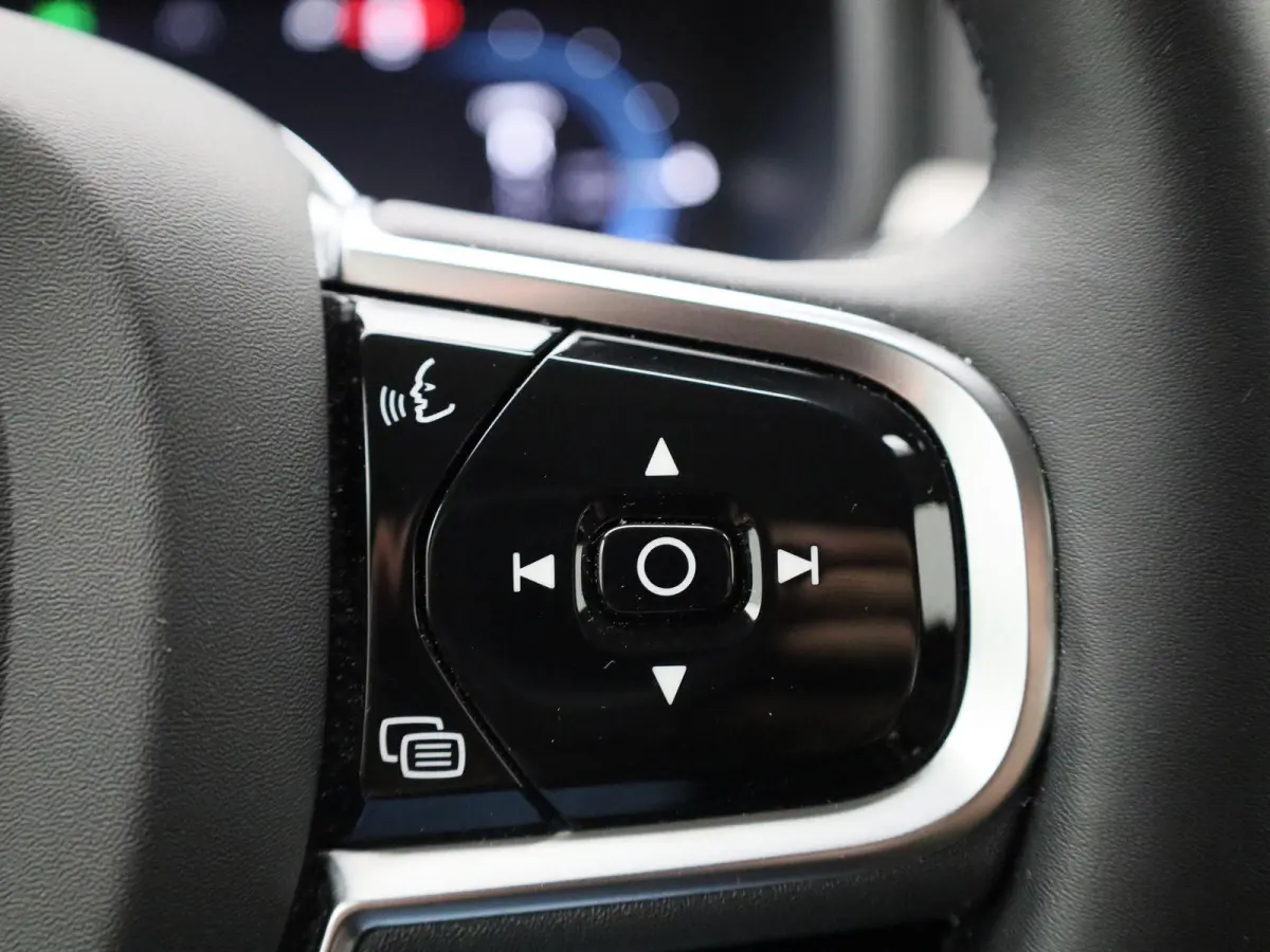 T6 PHEV Plus Dark Aut. | Apple Carplay / Android Auto | Stoelverwarming | Harman / Kardon | Stuurverwarming | Parkeersensoren | Achteruitrijcamera |