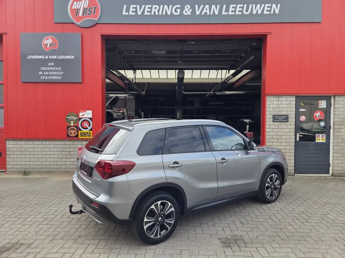 1.5 Hybrid Style Automaat/ Schuifdak/ Parkeersensoren voor + achter/ Trekhaak/ Navi/ Rijklaarprijs!