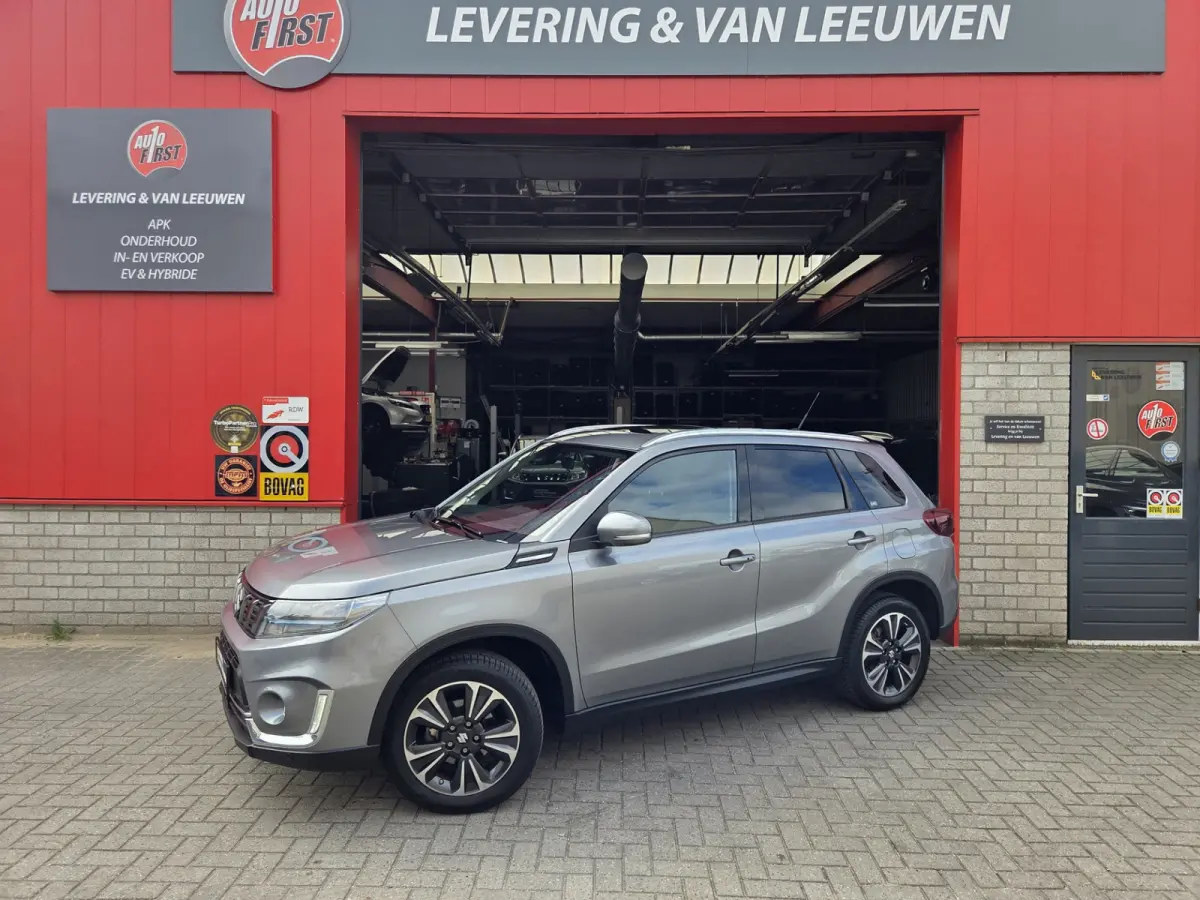 1.5 Hybrid Style Automaat/ Schuifdak/ Parkeersensoren voor + achter/ Trekhaak/ Navi/ Rijklaarprijs!