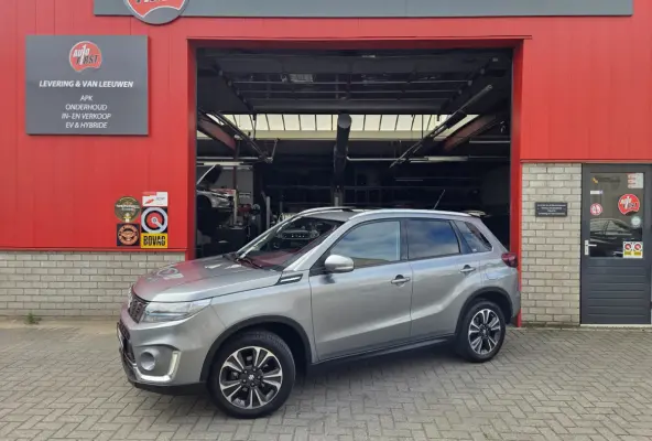 1.5 Hybrid Style Automaat/ Schuifdak/ Parkeersensoren voor + achter/ Trekhaak/ Navi/ Rijklaarprijs!