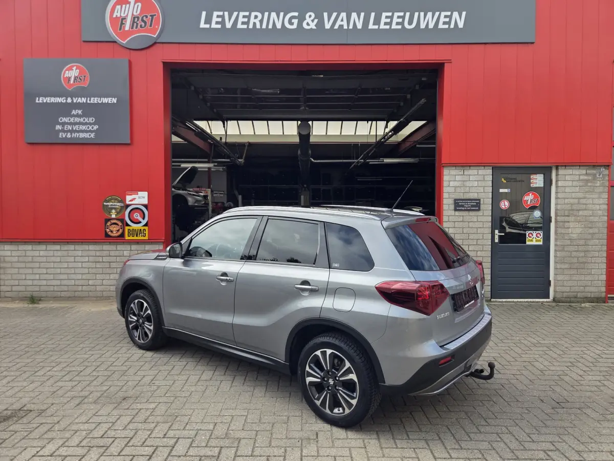 1.5 Hybrid Style Automaat/ Schuifdak/ Parkeersensoren voor + achter/ Trekhaak/ Navi/ Rijklaarprijs!