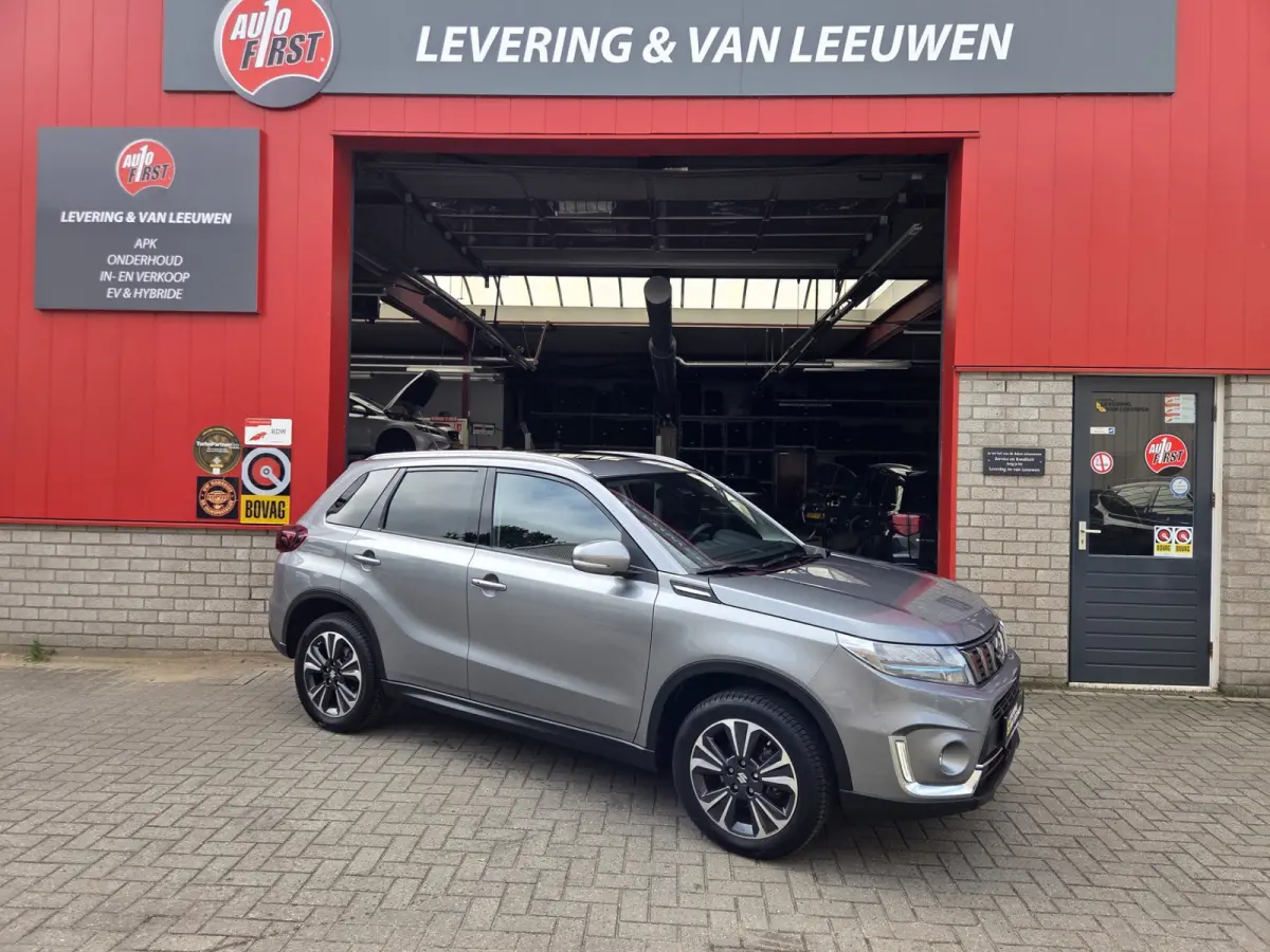 1.5 Hybrid Style Automaat/ Schuifdak/ Parkeersensoren voor + achter/ Trekhaak/ Navi/ Rijklaarprijs!