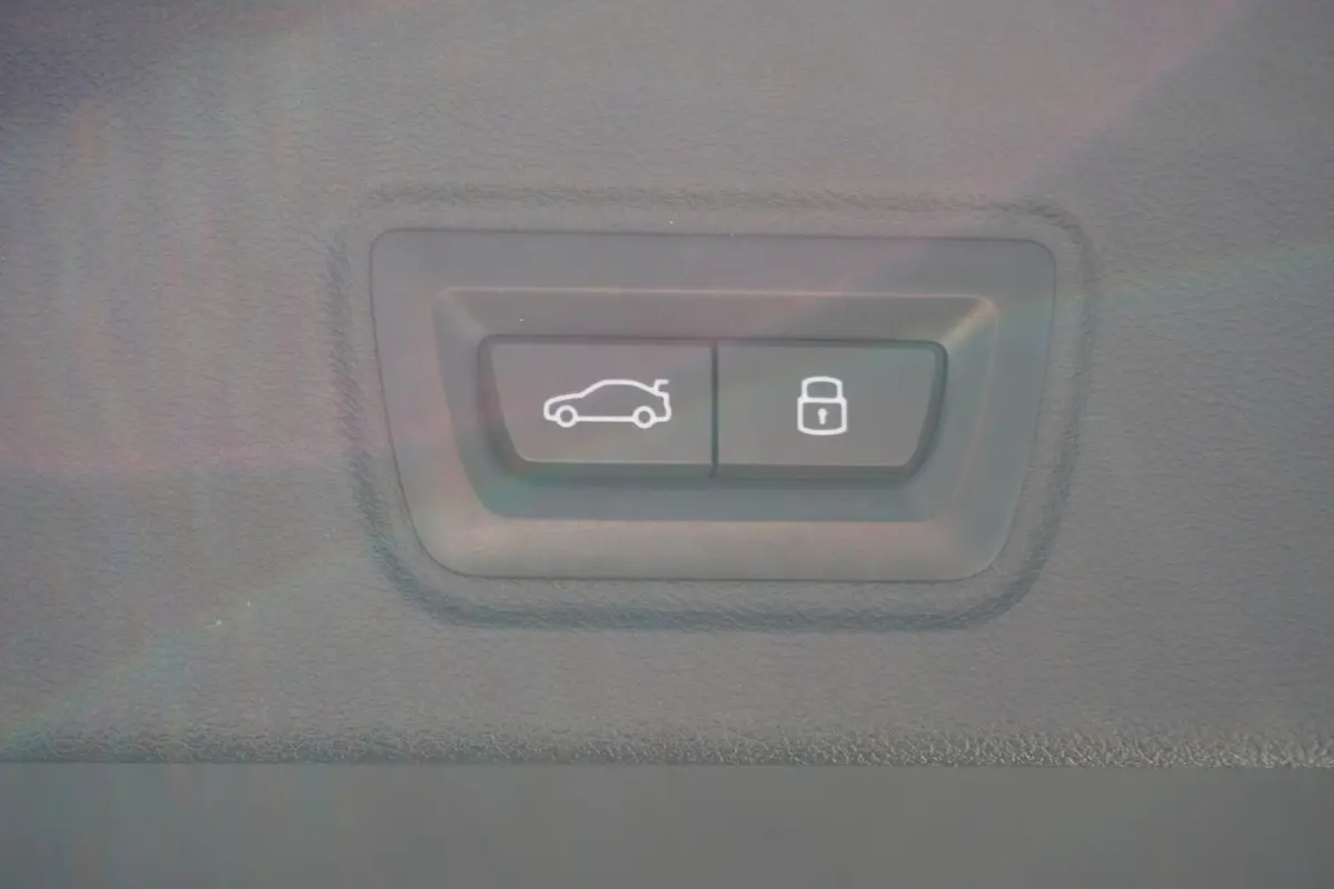 eDrive40 340pk High Executive 84 kWh | SoH 94% | M-Sport | Panoramadak | Adaptive Cruise | Stoelverwarming | Apple CarPlay