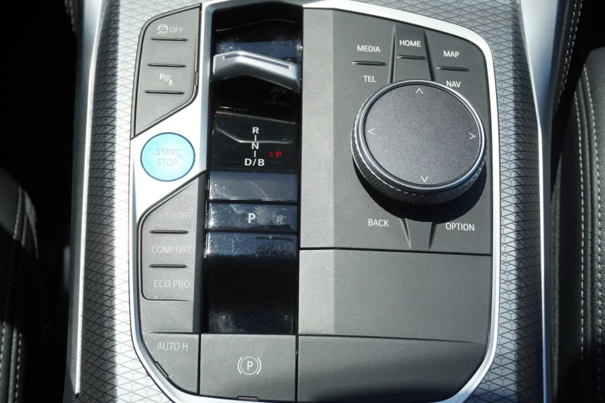 eDrive40 340pk High Executive 84 kWh | SoH 94% | M-Sport | Panoramadak | Adaptive Cruise | Stoelverwarming | Apple CarPlay