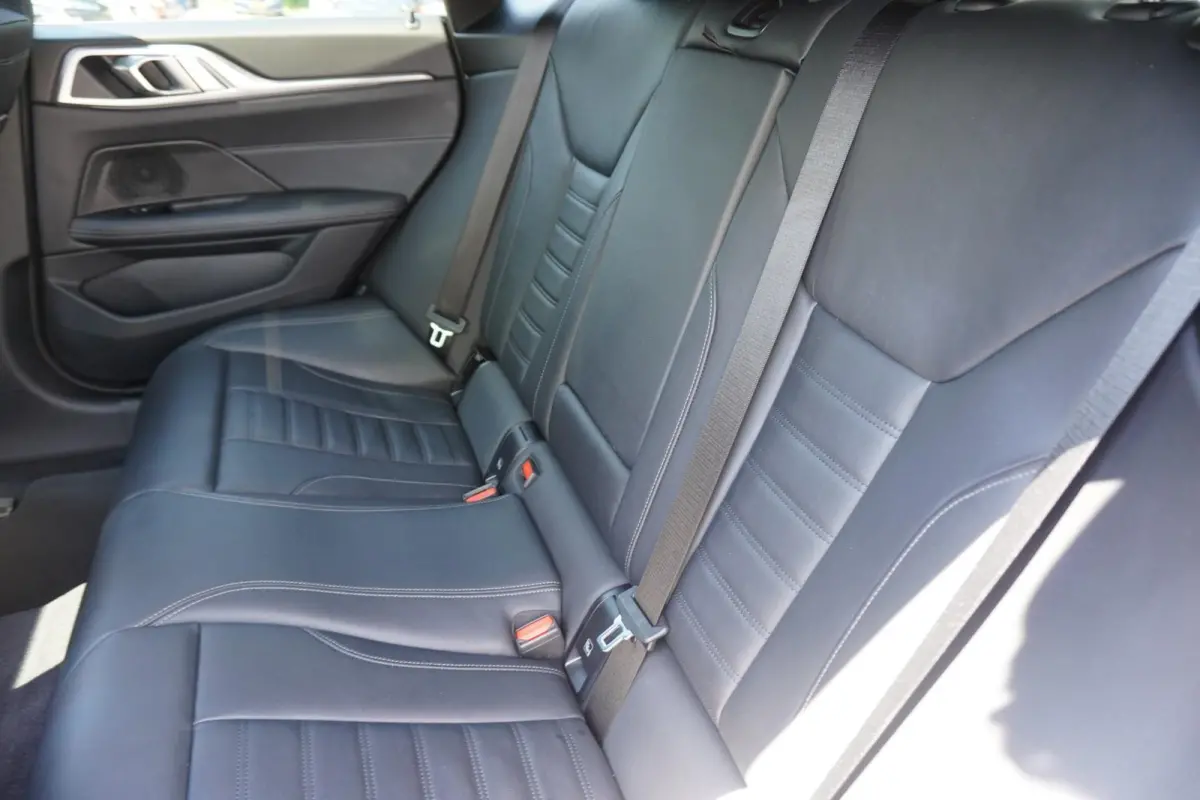 eDrive40 340pk High Executive 84 kWh | SoH 94% | M-Sport | Panoramadak | Adaptive Cruise | Stoelverwarming | Apple CarPlay