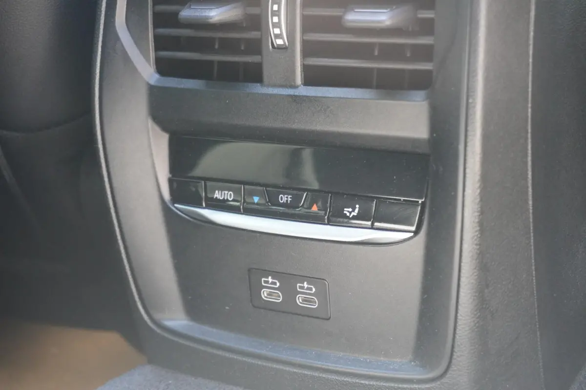 eDrive40 340pk High Executive 84 kWh | SoH 94% | M-Sport | Panoramadak | Adaptive Cruise | Stoelverwarming | Apple CarPlay