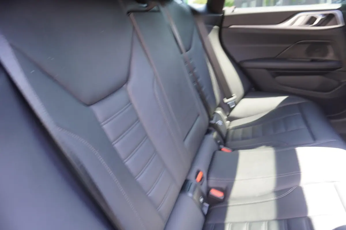 eDrive40 340pk High Executive 84 kWh | SoH 94% | M-Sport | Panoramadak | Adaptive Cruise | Stoelverwarming | Apple CarPlay