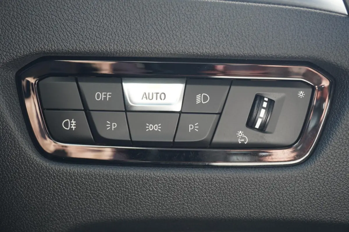 eDrive40 340pk High Executive 84 kWh | SoH 94% | M-Sport | Panoramadak | Adaptive Cruise | Stoelverwarming | Apple CarPlay