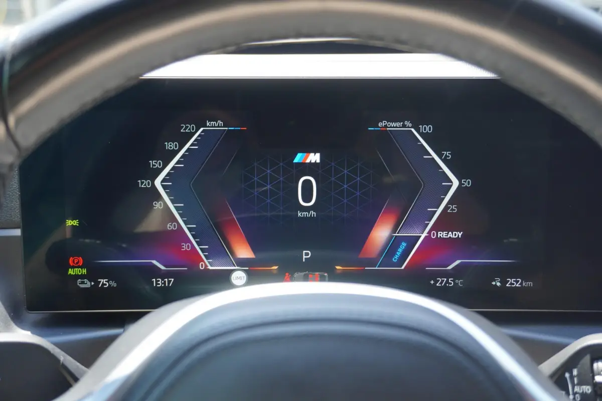 eDrive40 340pk High Executive 84 kWh | SoH 94% | M-Sport | Panoramadak | Adaptive Cruise | Stoelverwarming | Apple CarPlay