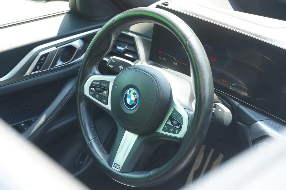 eDrive40 340pk High Executive 84 kWh | SoH 94% | M-Sport | Panoramadak | Adaptive Cruise | Stoelverwarming | Apple CarPlay