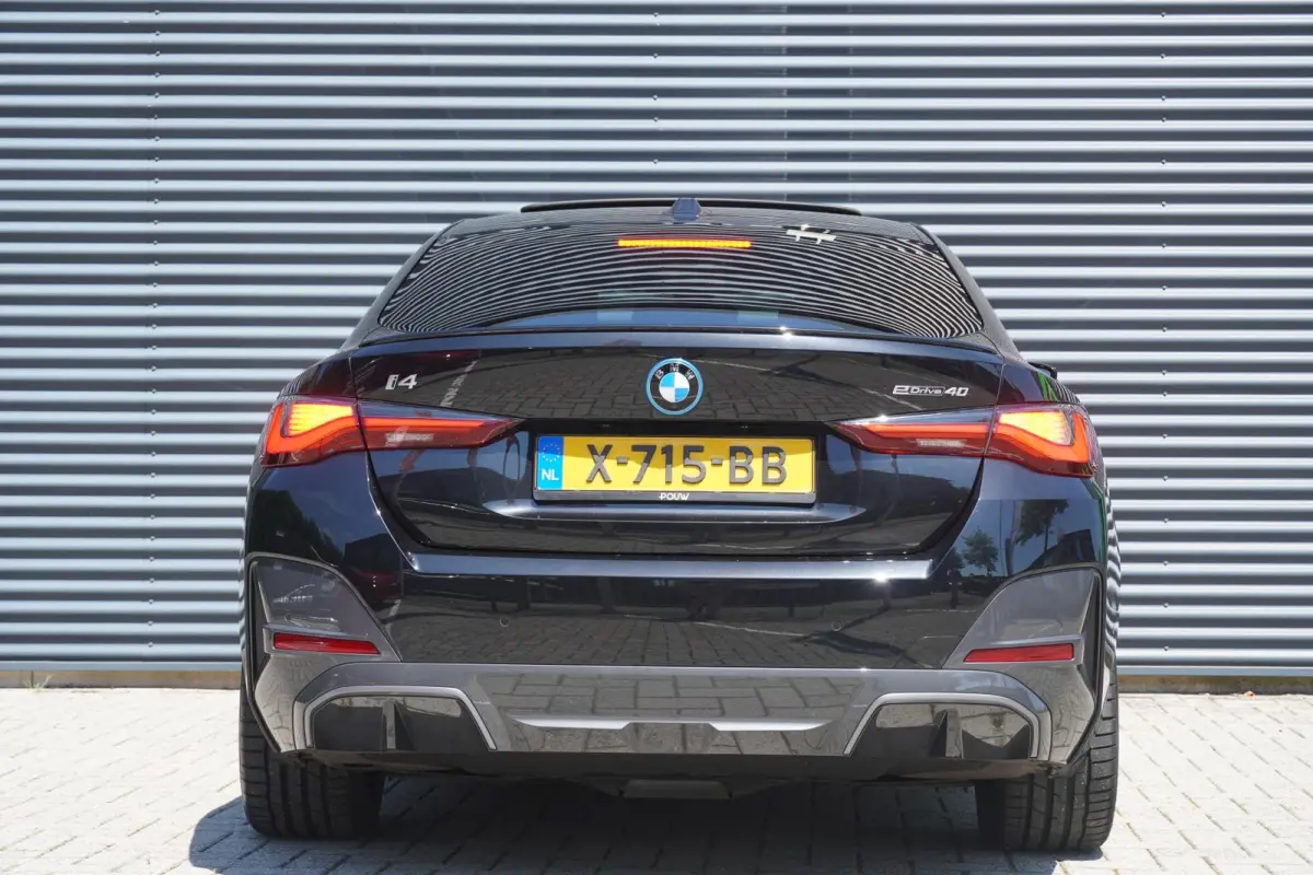 eDrive40 340pk High Executive 84 kWh | SoH 94% | M-Sport | Panoramadak | Adaptive Cruise | Stoelverwarming | Apple CarPlay