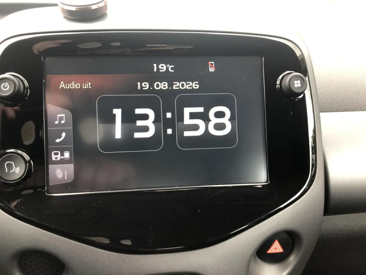 1.0 VVT-i x-play 5-drs AIRCO|APPLE/ANDROID|CAMERA|DAB|CRUISE CONTROL|BLUETOOTH|USB