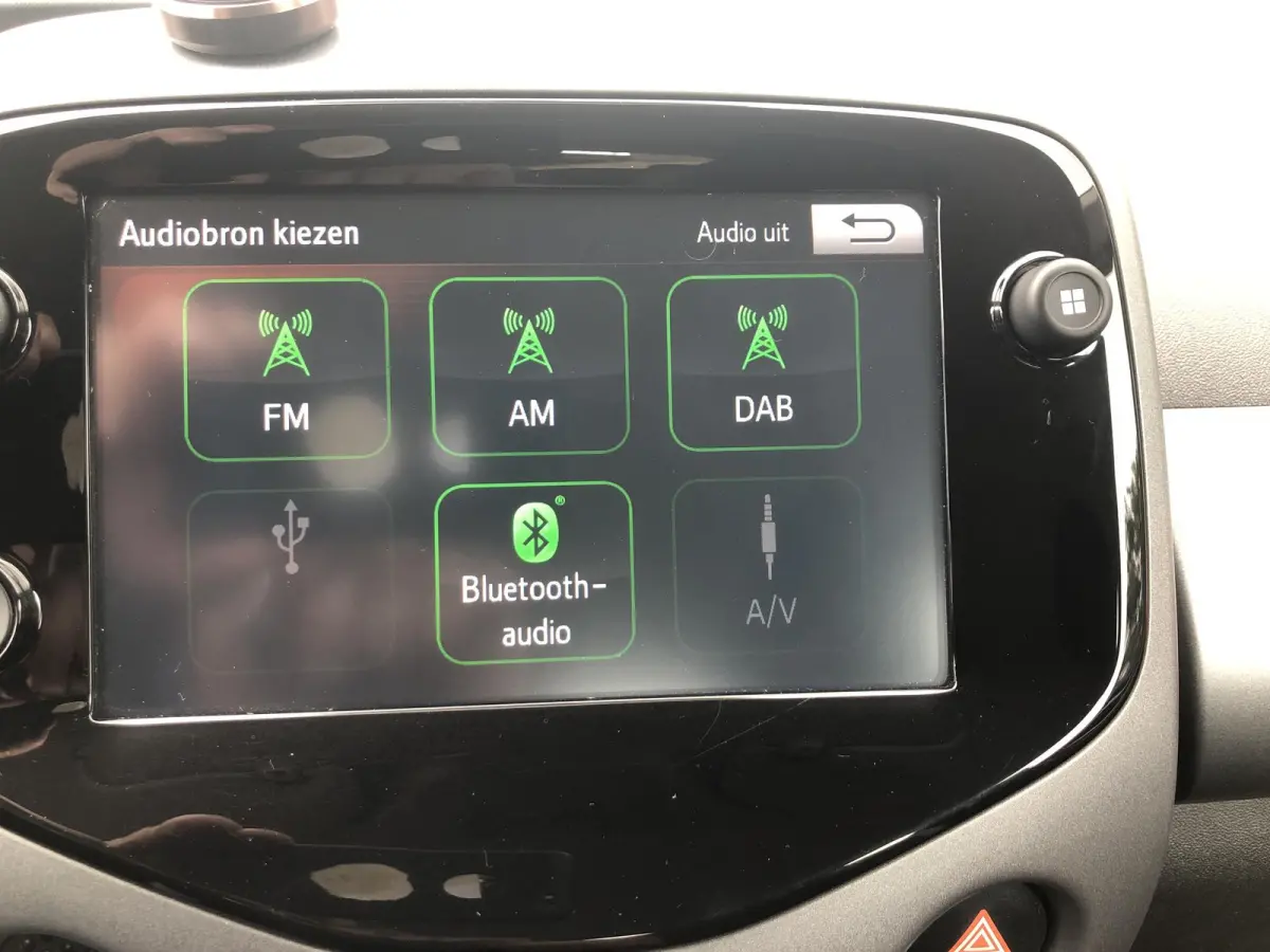 1.0 VVT-i x-play 5-drs AIRCO|APPLE/ANDROID|CAMERA|DAB|CRUISE CONTROL|BLUETOOTH|USB