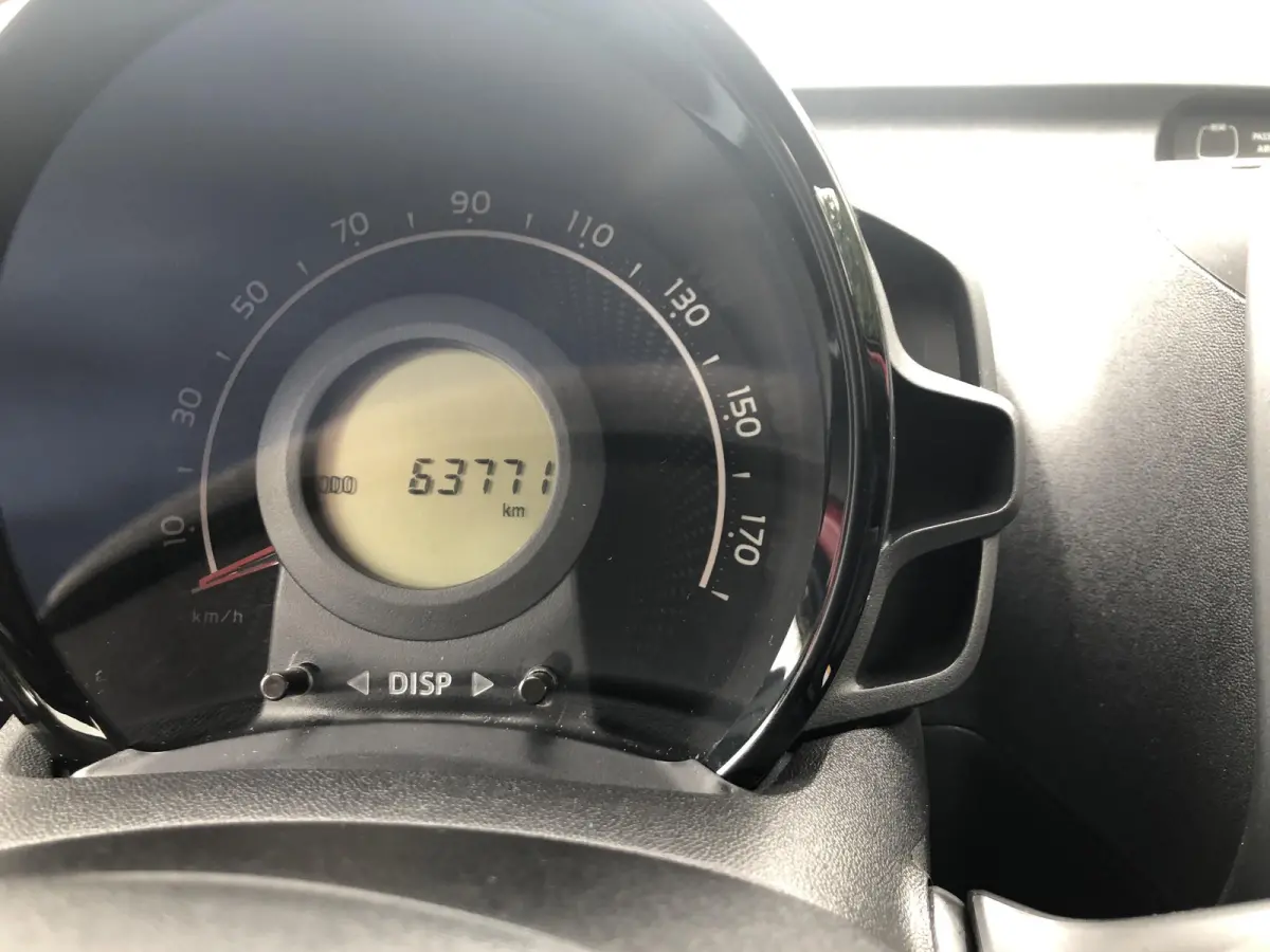 1.0 VVT-i x-play 5-drs AIRCO|APPLE/ANDROID|CAMERA|DAB|CRUISE CONTROL|BLUETOOTH|USB