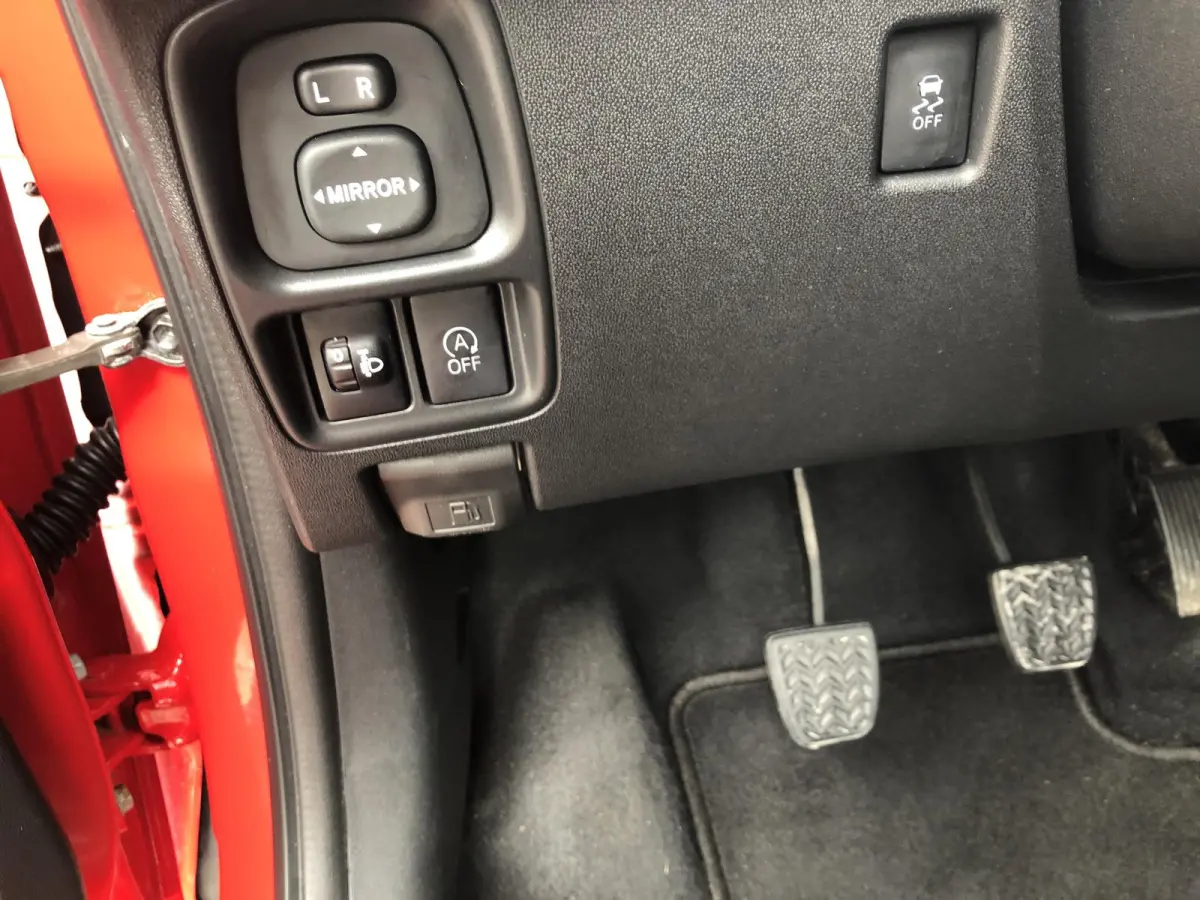 1.0 VVT-i x-play 5-drs AIRCO|APPLE/ANDROID|CAMERA|DAB|CRUISE CONTROL|BLUETOOTH|USB