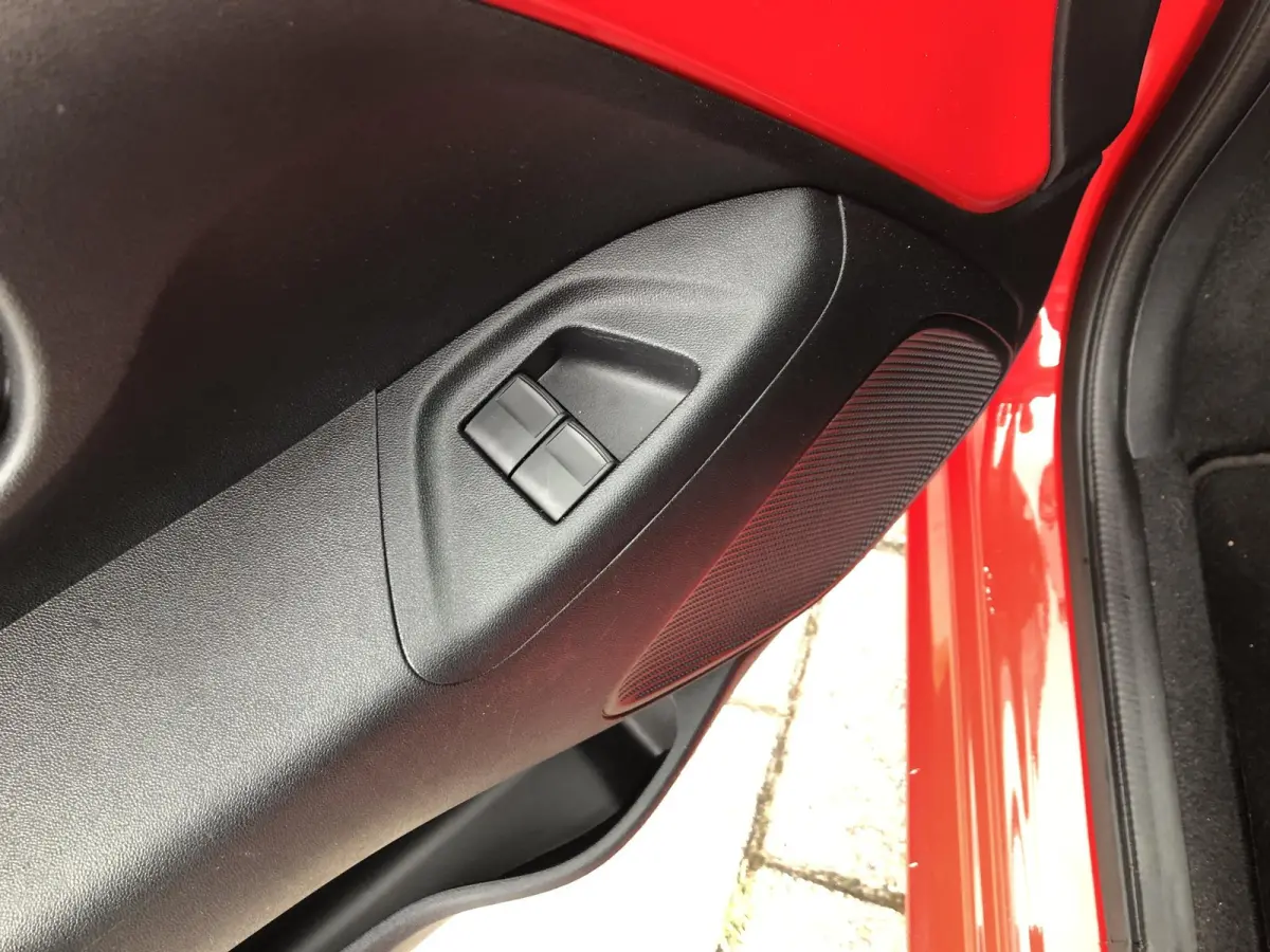 1.0 VVT-i x-play 5-drs AIRCO|APPLE/ANDROID|CAMERA|DAB|CRUISE CONTROL|BLUETOOTH|USB