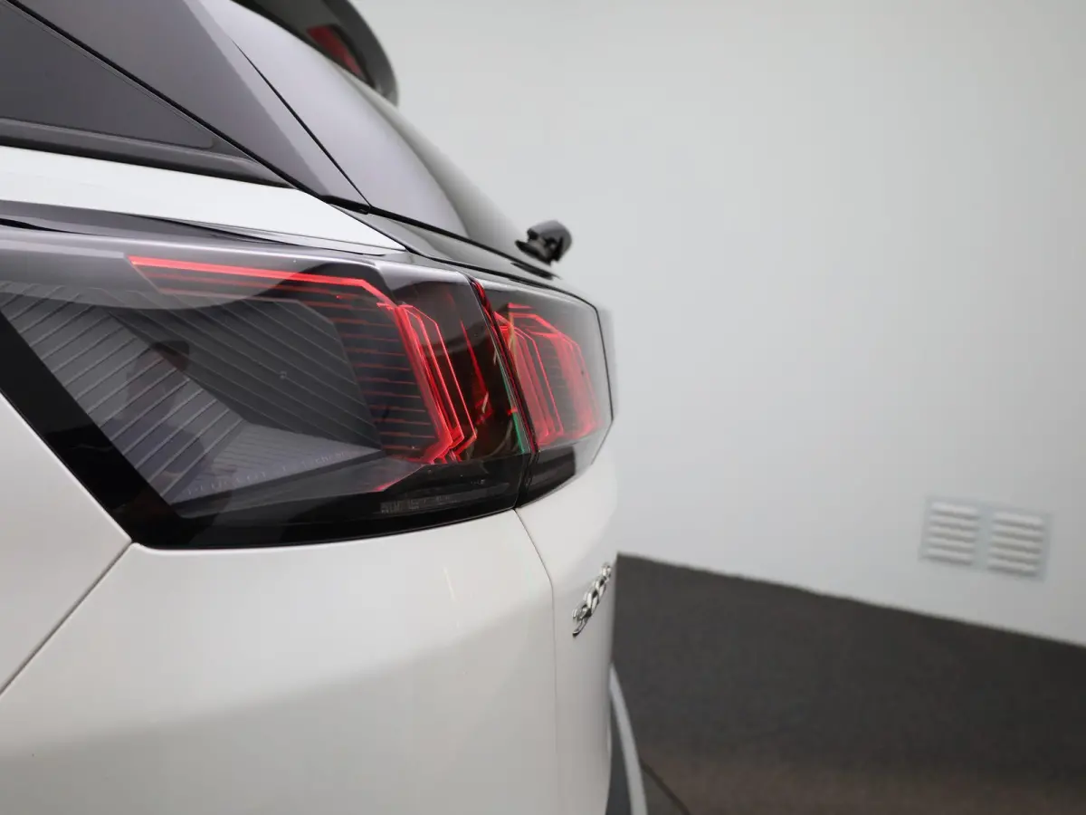 1.2 PureTech 96kW S&S Allure | Climate Control | Stoelverwarming | Achteruitrijcamera | Parkeersensoren |