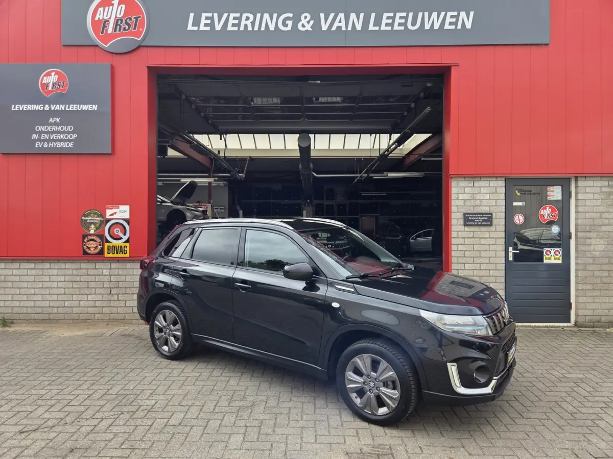1.5 Hybrid Select Automaat/ Stoelverwarming/ Camera/ Trekhaak afneembaar/ Android auto-apple carplay/ Rijklaarprijs!