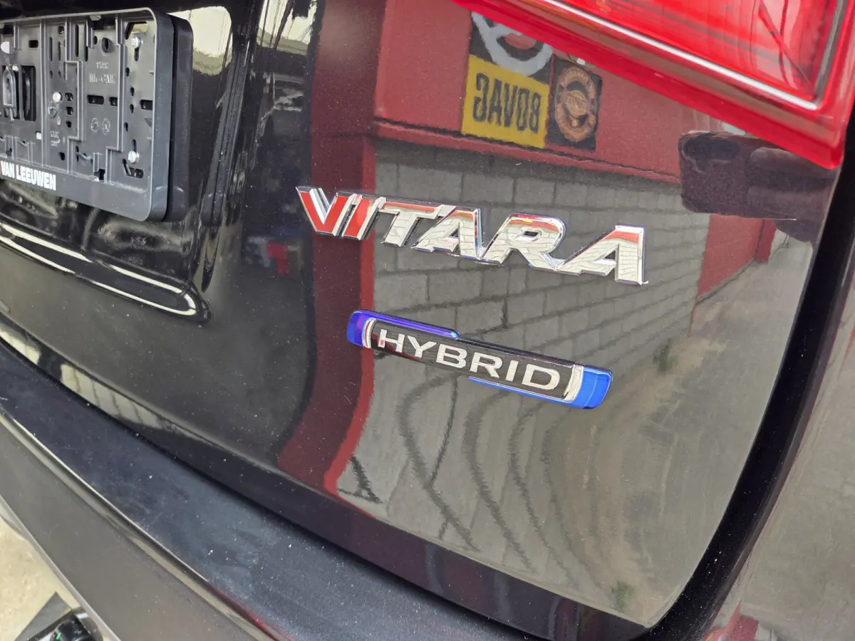 1.5 Hybrid Select Automaat/ Stoelverwarming/ Camera/ Trekhaak afneembaar/ Android auto-apple carplay/ Rijklaarprijs!
